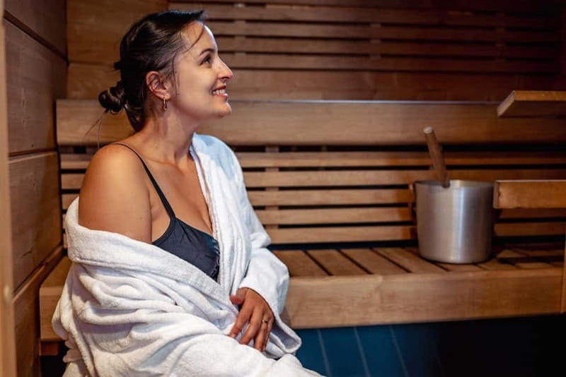 Rovaniemi: Ice Restaurant Dinner with Snow Sauna & jacuzzi - What the $318 price really buys you