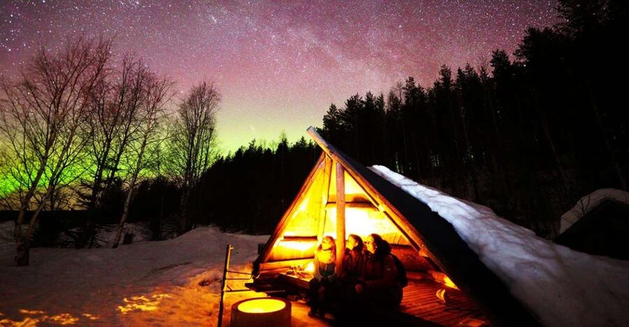 Rovaniemi: Lapland Northern Lights Tour with BBQ - The campfire meal in a Lappish kota