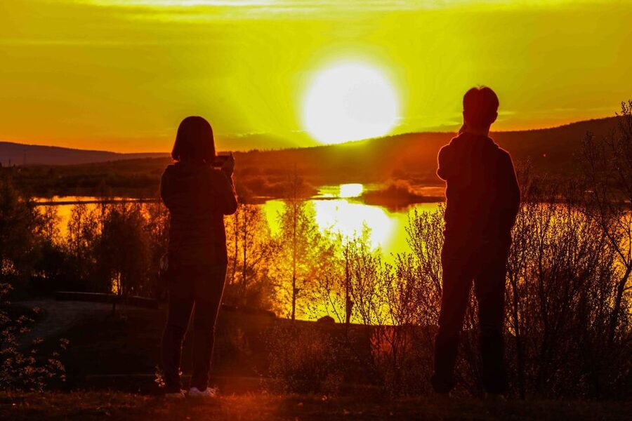 Rovaniemi: Midnight Sun Photography Tour - The longer walk through rivers, forest, and wilderness