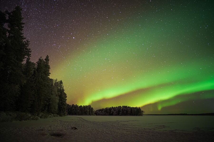 Rovaniemi: Night Sky lappish Barbecue - A campfire stop with sausage, bread, and tea