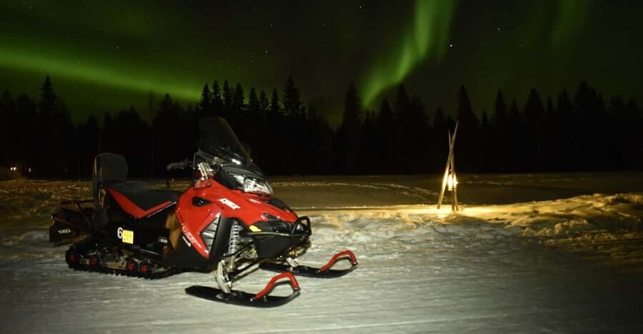 Rovaniemi: Night Snowmobile Tour - Riding into the Rovaniemi night