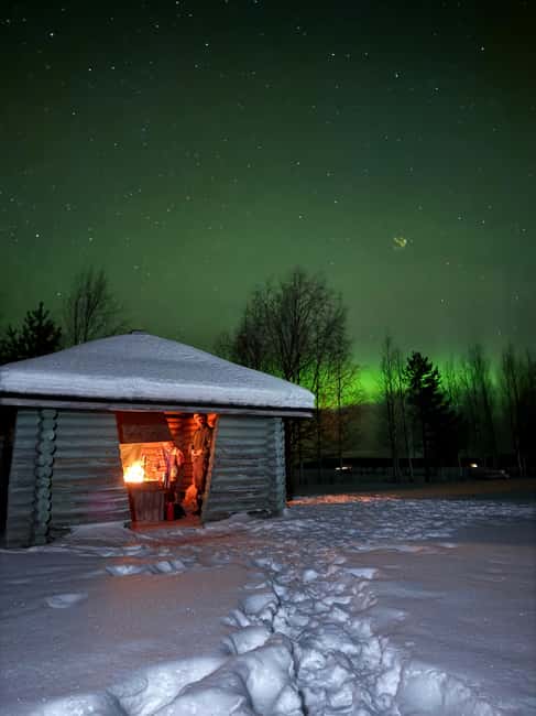 Rovaniemi:Northern Lights Hunt in Lapland Wilderness - The guide’s blend of science and folklore