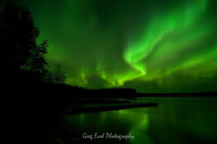 Rovaniemi: Northern Lights Hunting in Lappish old cottage - Waiting beneath the stars beside an open fire
