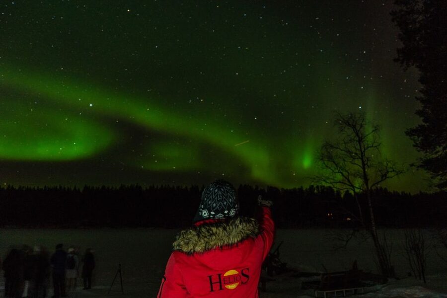 Rovaniemi: Northern Lights Hunting in Lappish old cottage - Warm up inside the old Lappish cottage