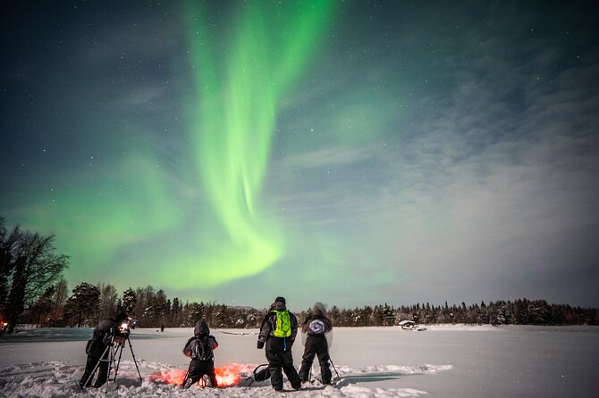 Rovaniemi Northern Lights Photography Small-Group Tour - The campfire, sausages, and hot berry drink