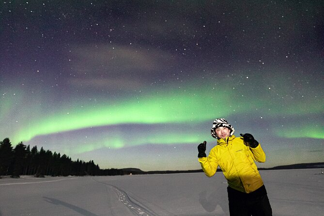 Rovaniemi: Northern Lights Pro Guaranteed - Unlimited (PRIVATE) - Campfire food and northern cold