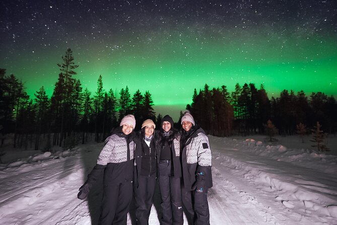 Rovaniemi: Northern Lights Pro Guaranteed - Unlimited (PRIVATE) - Reading the sky instead of waiting under clouds