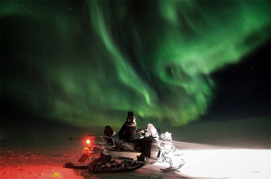 Rovaniemi: Northern Lights Snowmobile Hunt - Group size and the risk of a changed departure