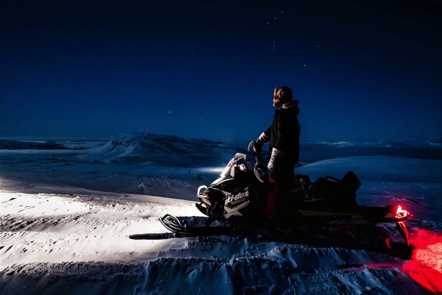 Rovaniemi: Northern Lights Snowmobile Safari with Campfire - Riding into Rovaniemi’s Arctic darkness