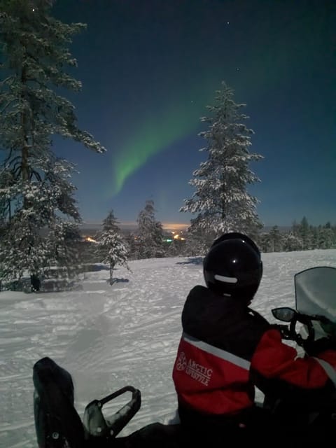 Rovaniemi: Northern Lights Snowmobile Safari with Campfire - Getting dressed for a Finnish winter night