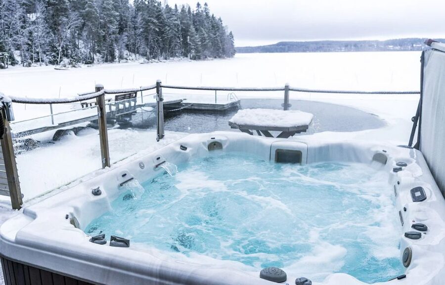 Rovaniemi: Northern Lights Trip with Arctic Sauna & Jacuzzi - How to prepare for the cold