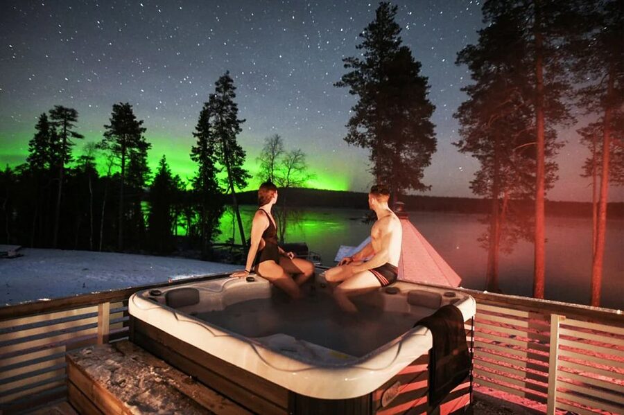 Rovaniemi: Northern Lights Trip with Arctic Sauna & Jacuzzi - The three-hour schedule and what it really includes