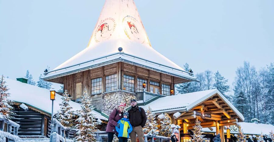 Rovaniemi: Private Pro Photoshoot in Santa Claus Village - Key points to know before booking