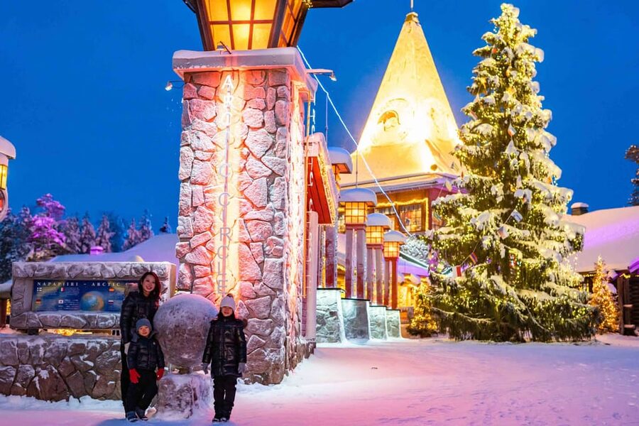 Rovaniemi: Private Pro Photoshoot in Santa Claus Village - Practical booking advice for a smoother session