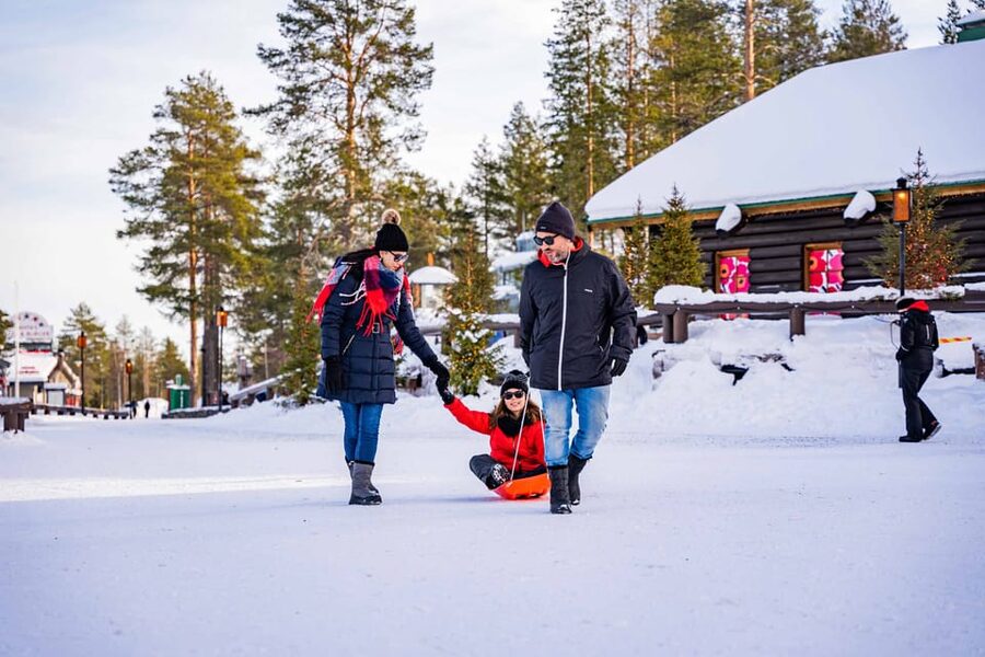 Rovaniemi: Private Pro Photoshoot in Santa Claus Village - Your choice after the photoshoot