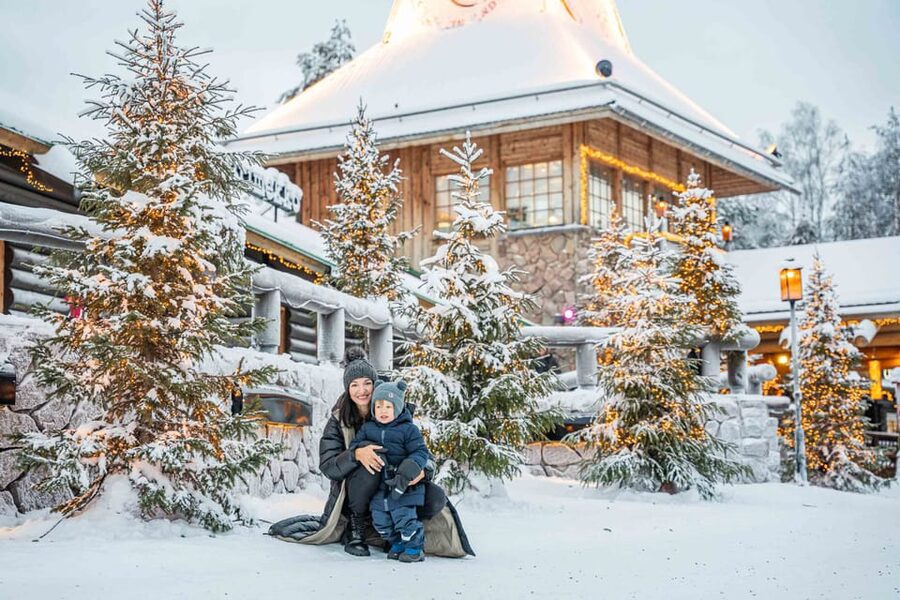 Rovaniemi: Private Pro Photoshoot in Santa Claus Village - Is $330 good value for up to eight people?