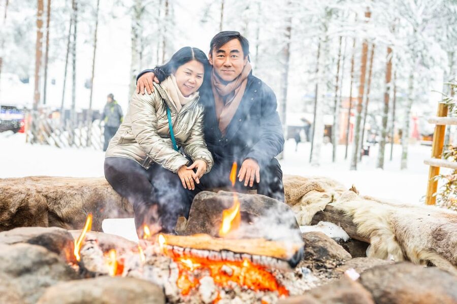 Rovaniemi: Private Pro Photoshoot in Santa Claus Village - What the feedback says about the people behind the camera