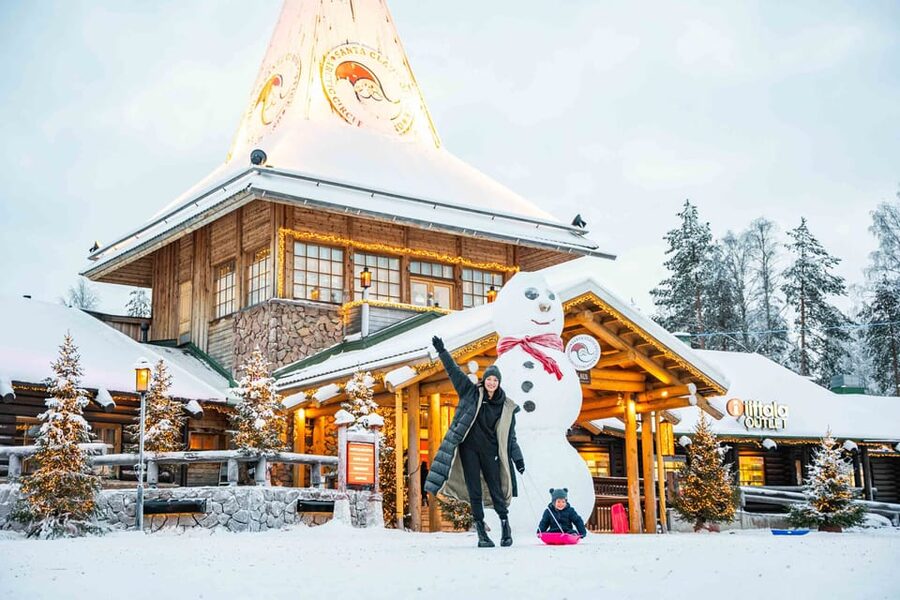 Rovaniemi: Private Pro Photoshoot in Santa Claus Village - Who should book this Rovaniemi photo experience?