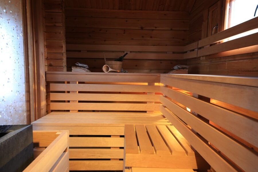 Rovaniemi: Private Sauna, Jacuzzi and Dinner - The lake view is the real luxury
