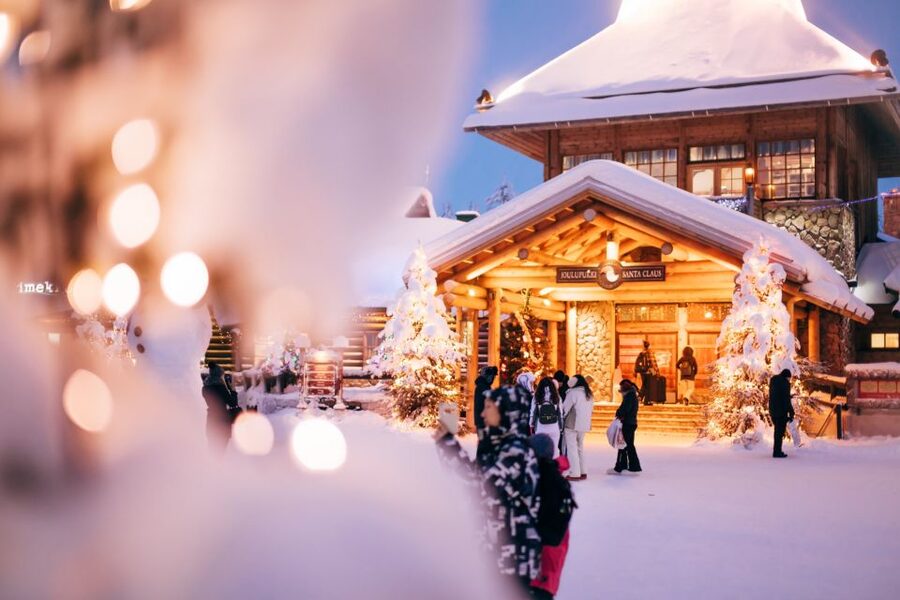 Rovaniemi: Santa Claus Village and Arctic Circle - Crossing the Arctic Circle at the painted line