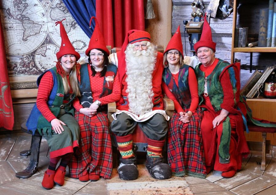 Rovaniemi: Santa Claus Village and Arctic Circle - Meeting Santa in his office