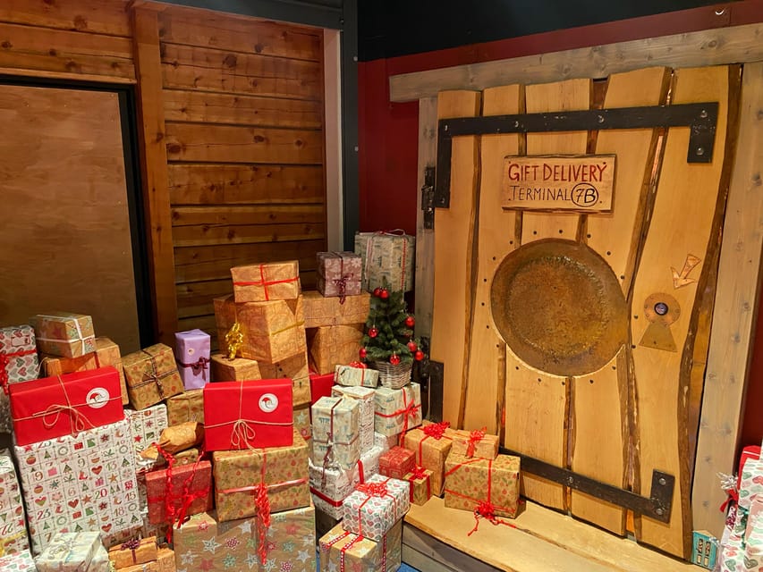 Rovaniemi: Santa Claus Village and Husky sledge/guided tour - Santa Claus Village packs Lapland’s Christmas story into four hours