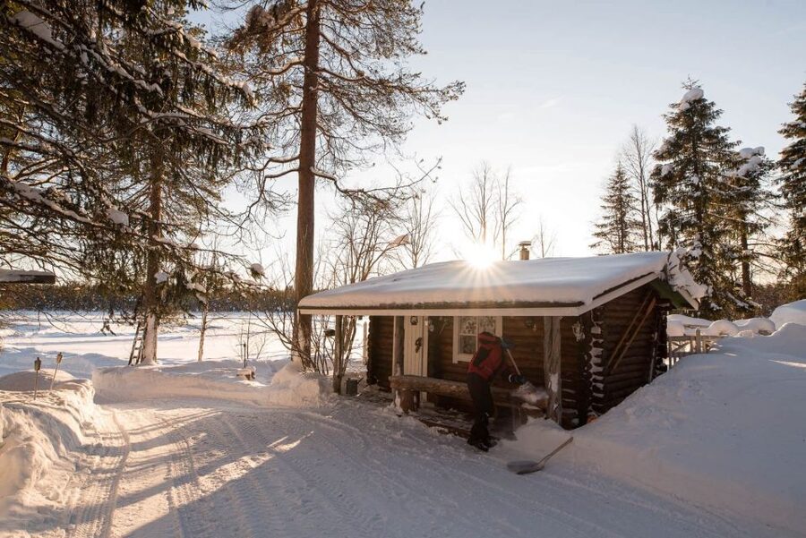 Rovaniemi: Sauna & Ice Swimming Tour with Dinner and Aurora - The guides and the tone of the evening