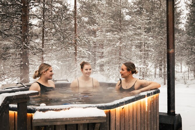 Rovaniemi Sauna World with a Hot Tub, Jacuzzi and Cold Pool - Hot tubs, jacuzzi, and the icy pool