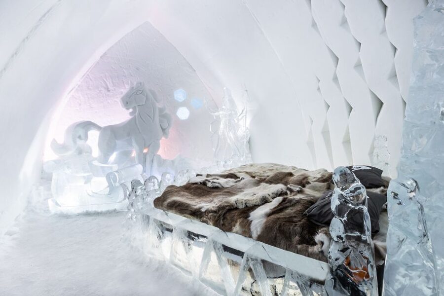 Rovaniemi: Snow Hotel Tour with Food by the Fire - Getting there from Rovaniemi and Santa Claus Village