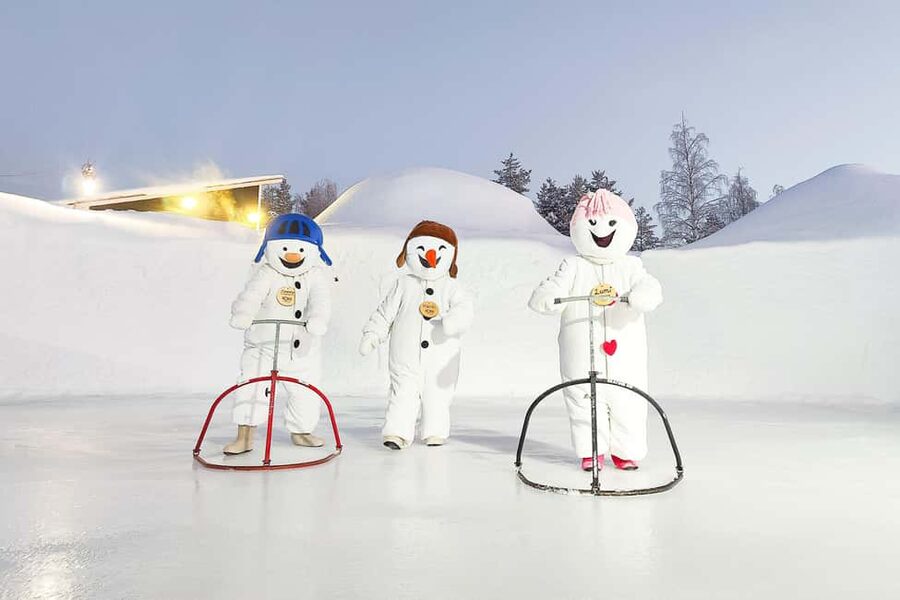 Rovaniemi: Snowman World Entrance Ticket - Dressing for Snowman World