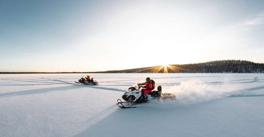 Rovaniemi: Snowmobile and Ice Fishing Adventure with Lunch - A five-hour route from central Rovaniemi