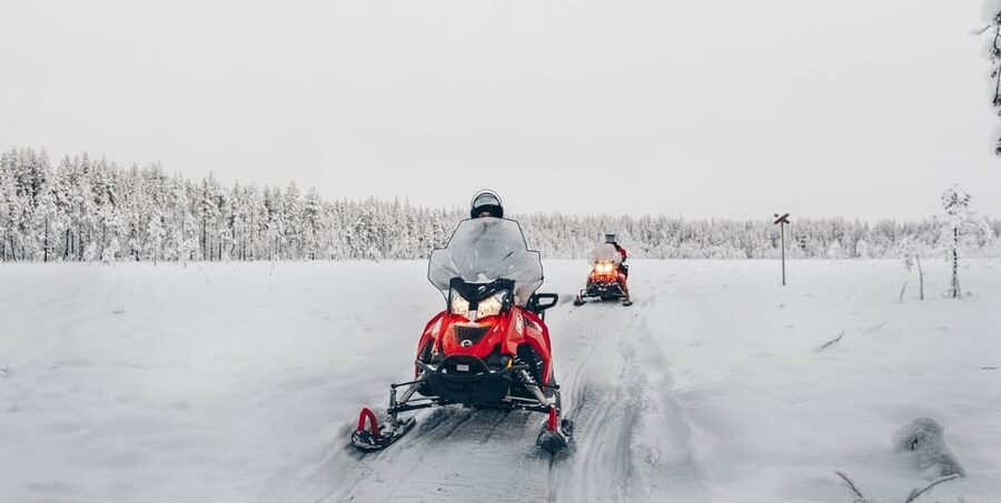 Rovaniemi: Snowmobile Safari into the Wilderness - Learning to handle a snowmobile