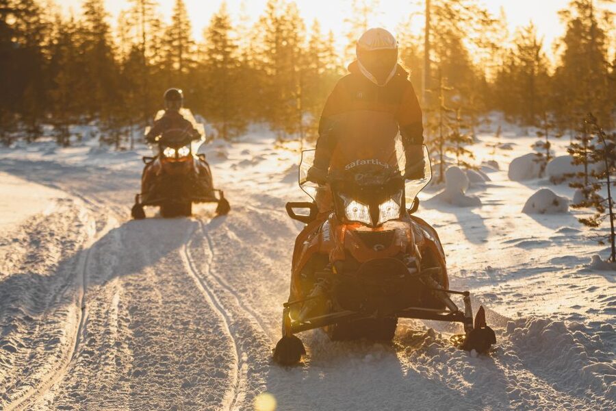Rovaniemi: Snowmobile Safari to Arctic Snow Hotel - A warm Kota and salmon by the fire