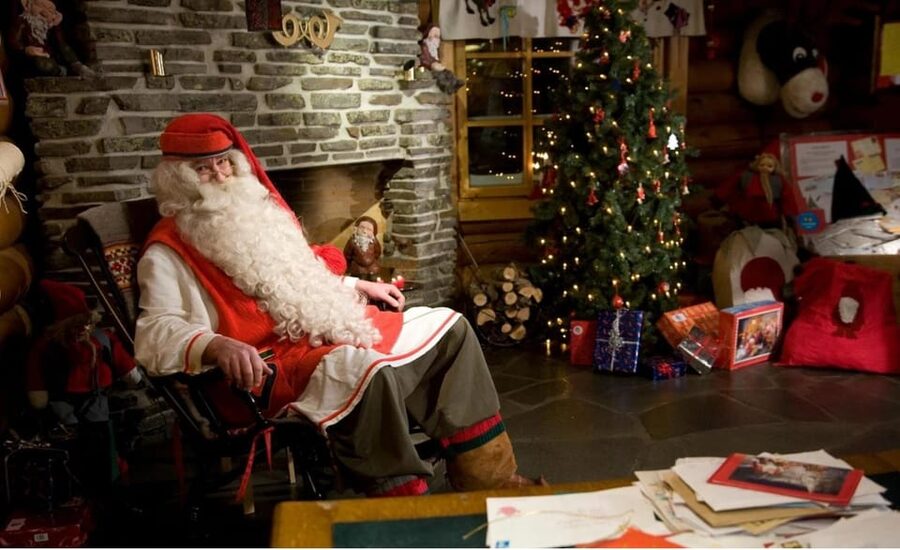 Rovaniemi: Tour to Santa Claus Village with Hotel pick up - Santa’s Post Office is the most personal stop