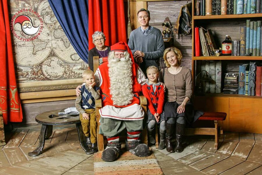 Rovaniemi: Tour to Santa Claus Village with Hotel Transfer - Mailing a card from Santa’s Post Office