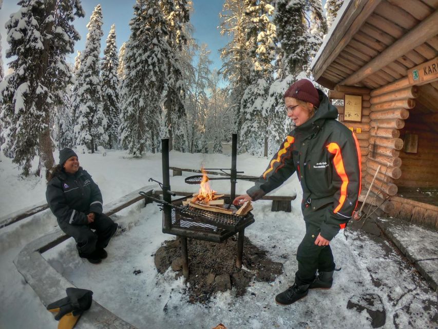 Rovaniemi: Vaattunki Hiking Arctic Circle Trail - Walking through forest and open marsh