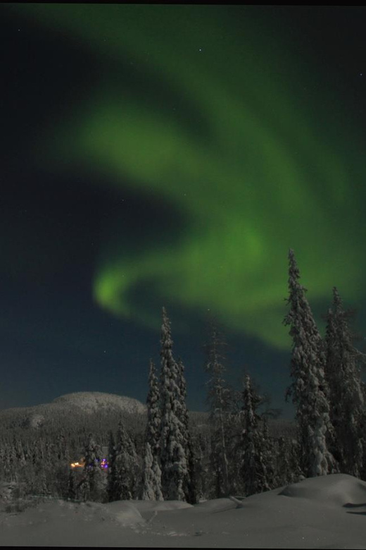 Ruka: Searching for the northern lights with snowshoes - Warming up beside the fire
