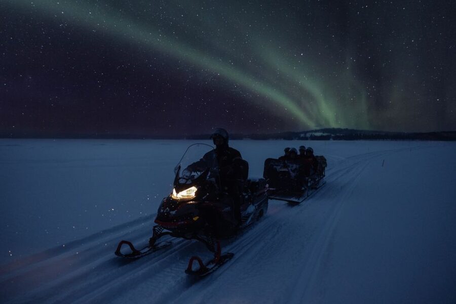 Ruka: Starlight sledging to search for Northern Lights - Guides, language, and the family factor