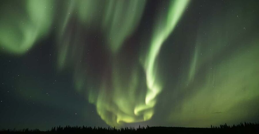 Saariselkä: Aurora Photo Tour by Car with Transfer & Drinks - Hot Drinks, Gingerbread, and Warm Clothing