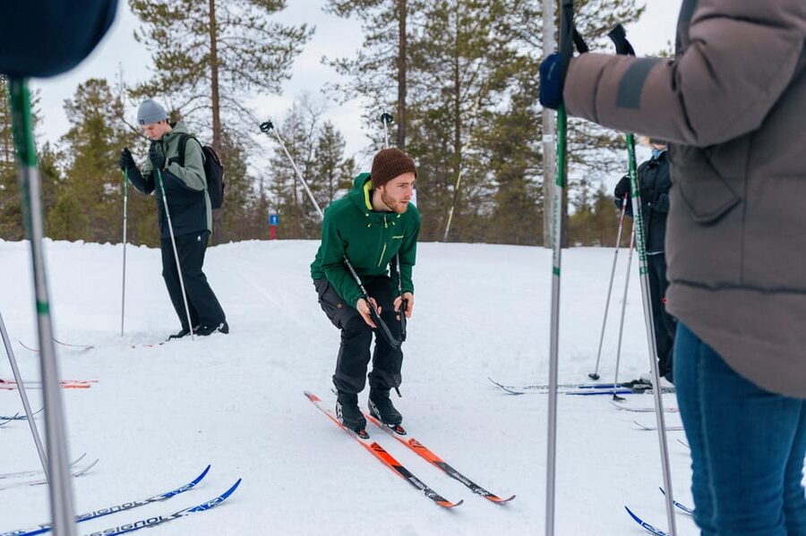 Saariselkä: Cross-Country Skiing for beginners - The first 10 minutes: safety and balance
