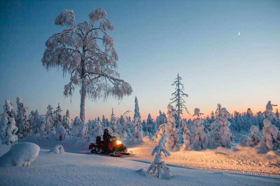 Saariselkä: Evening Snowmobile Tour with Fire & picnic - Children, passengers, and safety limits