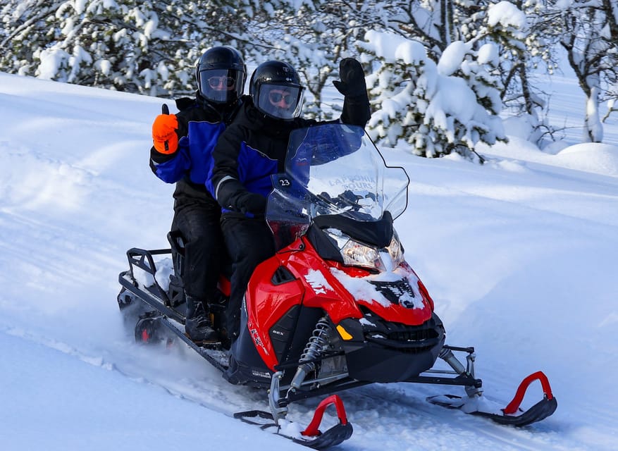 Saariselkä: Ice Fishing Safari by Snowmobile - Campfire lunch in the snow