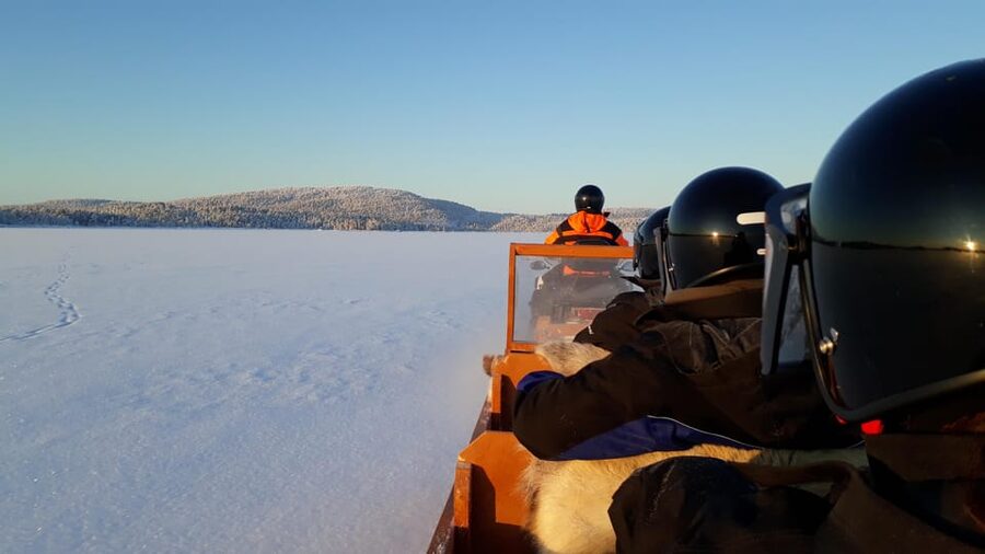 Saariselkä: Ice Fishing Tour to Lake Inari, reindeers& lunch - Key points before you book