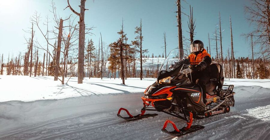 Saariselkä: Snowmobile Adventure for Adults - Riding beyond Saariselkä’s busy tracks