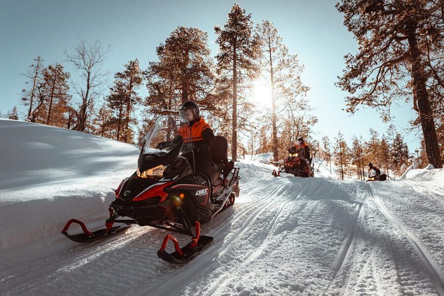 Saariselkä: Snowmobile Ride with Hot Drinks - Riding out through icy trees and open snow