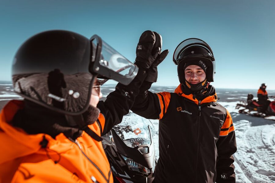 Saariselkä: Snowmobile Ride with Hot Drinks - A quiet countryside stop for hot berry juice