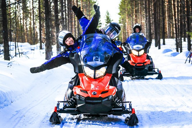 Snowmobile Safari in the Nature - Two ways to ride, and why the difference matters
