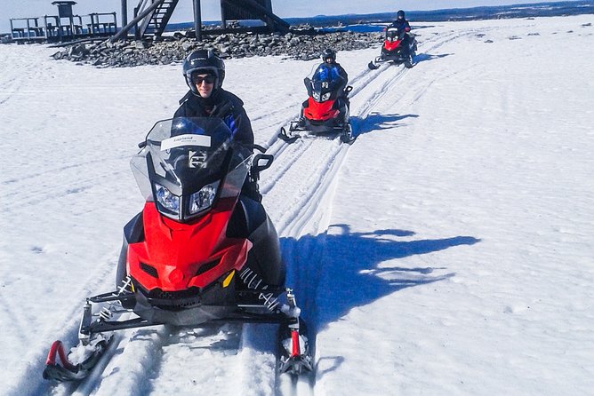 Snowmobile Safari in the Nature - Morning start - Why the small group matters