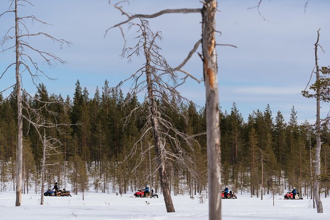 Snowmobile Safari into the Wilderness, Apukka Resort Rovaniemi - Learning to drive without prior experience
