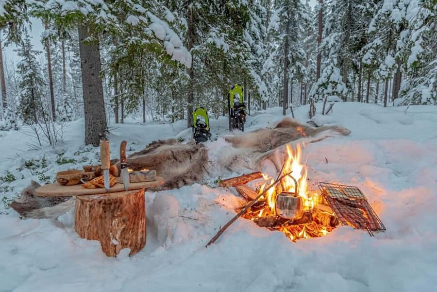 Snowshoe experience with traditional beverages in Lapland - Key points to know before you go